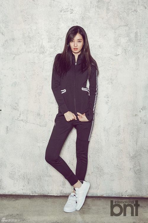 韩国明星白毛衣写真,白毛衣写真，白宇星范儿尽显